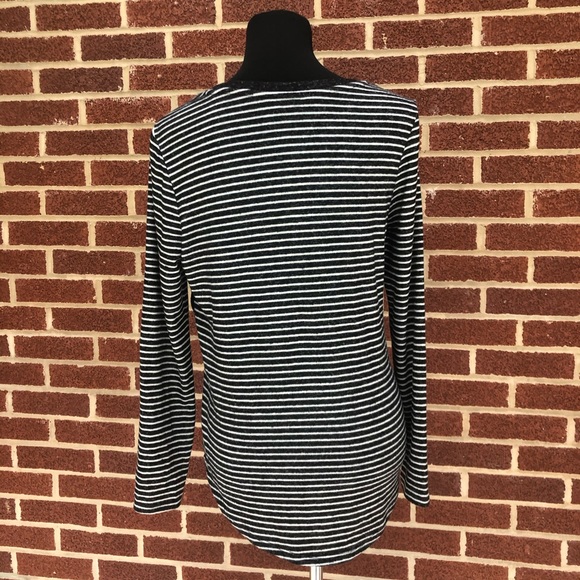 NWT MIX by 41 Hawthorn Shawnty Gray Button Sweater Top - Picture 4 of 4